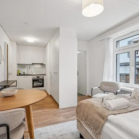 Premium In Center - Color 3 * Zúrich