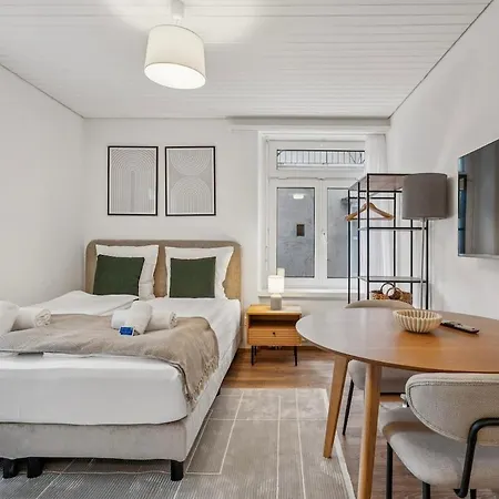 Premium In Center - Color 3 *